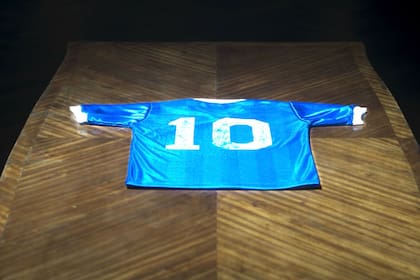 En el film La casaca de Dios se recrea la camiseta que el 10 usó en el Mundial 86