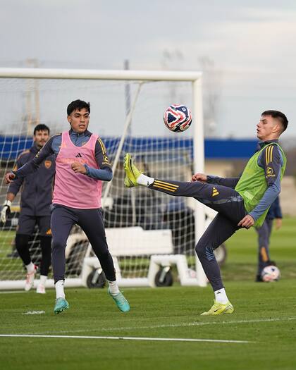 En el final de la práctica hubo ejercicios con pelota. (Prensa Boca)