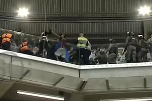 Otro final con graves incidentes en un partido en Brasil: la policía contra hinchas argentinos