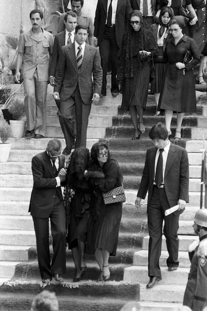 En el funeral de su marido, en El Cairo, Egipto, el 29 de julio de 1980.