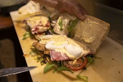 En El Gallego hay cuatro variedades de panes caseros para elegir