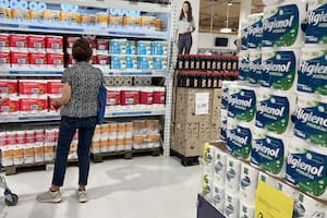 La polémica por las promociones y la apertura de importaciones reaviva la disputa entre proveedores y supermercados
