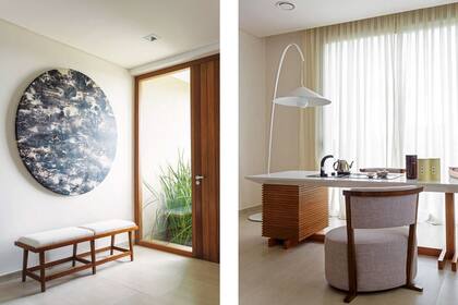 En este hogar con reminiscencias orientales, a cargo de Atelier MOP, reinan los rios exquisitos, como la banqueta (Atelier MOP) bajo una obra circular (Praxis) y lámpara de pie ‘Bienvenida’ (Federico Churba) con pantalla cónica al estilo sombrero chino.