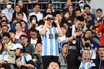 En el Hong Kong Stadium, las camisetas argentinas se veían como si fuera a jugar el seleccionado, pero fue la práctica de Inte Miami con Messi.