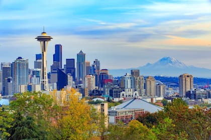 En el horizonte de Seattle, el Monte Rainer localizado en el condado de Pierce.