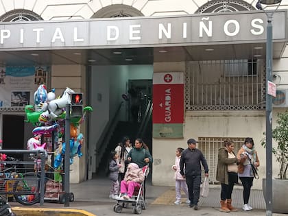 En el Hospital Gutiérrez se efectuaron estudios al pequeño para medir el nivel de intoxicación