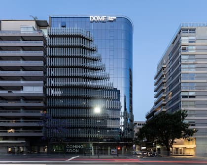 En el impactante DOME Business Plaza, desarrollado por ellos mismos, ADN tiene hoy sus oficinas.