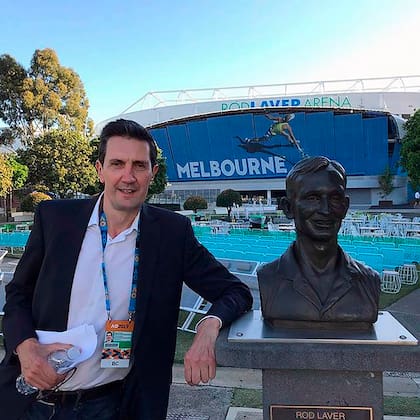 En el ingreso al estadio Rod Laver, donde se desarrolla el Abierto de tenis de Australia, su preferido entre los torneos de Grand Slam.