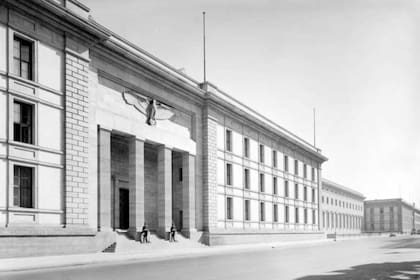 En el interior de la Cancilería de Berlín, debajo de su jardín central, se encontraba el Führerbunker donde Hitler pasó sus últimos días