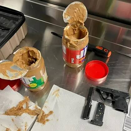 En el interior de la crema de maní había un arma de fuego
