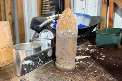 En el interior del domicilio se identificaron distintos tipos de munición y otros elementos asociados a armas de fuego