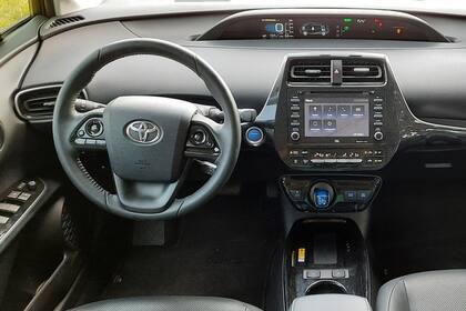 En el interior del Toyota Prius, que estrena nueva cental multimedia, ya no aparecen los apliques en blanco