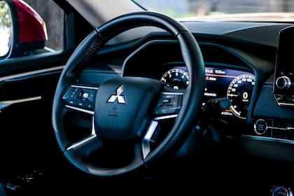 En el interior, el renovado Mitsubishi Outlander ofrece mucha tecnología