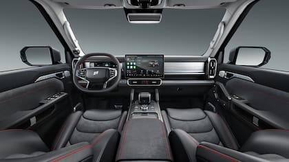 En el interior ocupa un lugar protagonista su pantalla multimedia de 15,6″