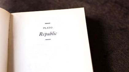 En el libro "República", Platón habla de casi todo: justicia, naturaleza humana, educación, virtud.