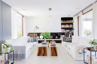 Cómo se integraron espacios en un hogar casi transparente