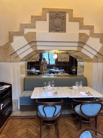 En el living se armó el salón principal, con capacidad para 32 cubiertos