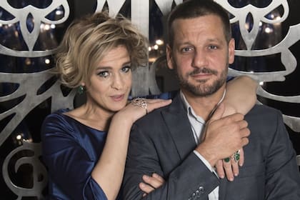 En El lobista, De la Serna estará entre dos amores, interpretados por Julieta Nair Calvo y Leticia Brédice