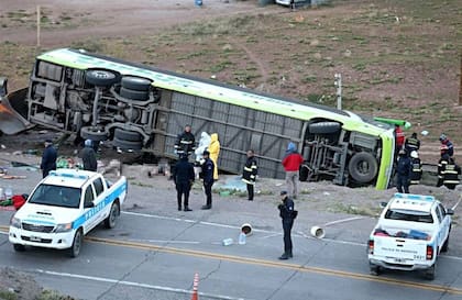 En el lugar del accidente murieron 16 pasajeros y tres cuando eran trasladados al hospital