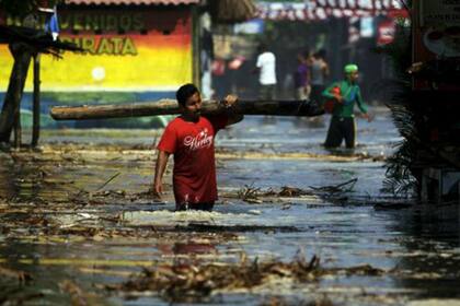 En El Majahual, El Salvador, la marejada ha inundado parte de la localidad