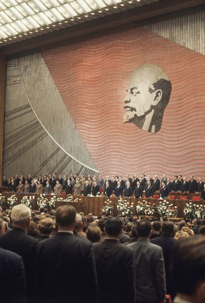 En el marco de la Guerra Fría, hay cierto clima de distensión entre los dos grandes: la Unión Soviética y Estados Unidos