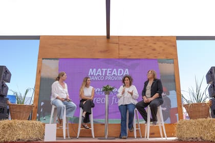 En el marco del Mes de la Mujer, el stand de Banco Provincia fue escenario de una mateada especial dedicada al rol de las mujeres en el agro y al intercambio de experiencias sobre liderazgo y desarrollo en el sector.