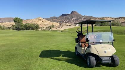 En el medio del desierto se encuentra un campo de golf que atrae a los turistas