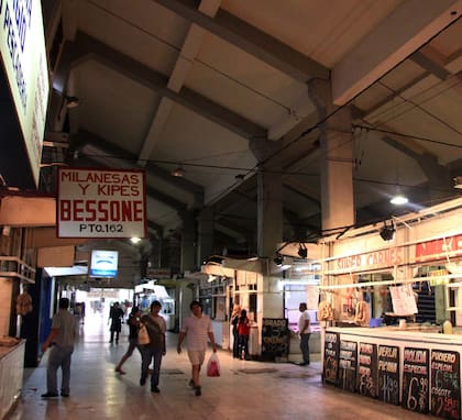 En el Mercado del Norte, se colgaban la carne y las achuras de ganchos