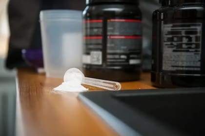 En el mercado, hay decenas de marcas que ofrecen suplementos de creatina