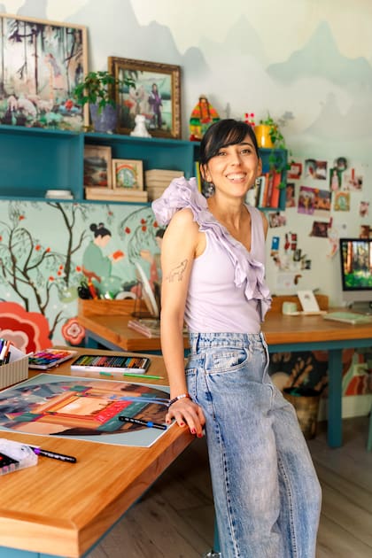 En el mood board de María Sivak hay fotos de ayer y de hoy, regalitos creativos de sus hijas y una imagen que, para ella, es pura inspiración: el antes de su taller