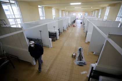En el Muñiz se están preparando nuevas salas para recibir pacientes con coronavirus. Están adaptando los pabellones que antes se usaban para los pacientes con tuberculosis
