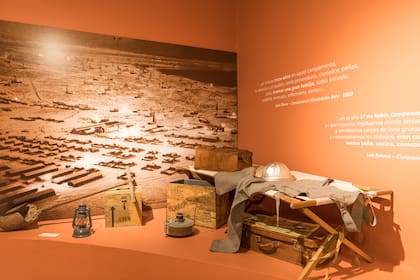 En el Museo del Petróleo hay gigantografías que muestran los campamentos de principios del siglo pasado.
