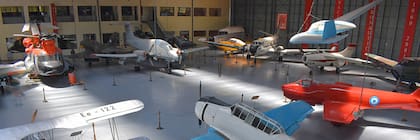 En el museo se pueden ver diversos modelos y marcas de aviones y helicópteros