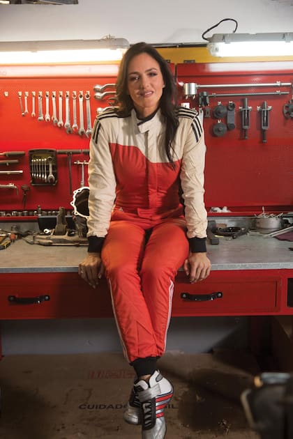 En el negocio familiar –Zanazzi Classic– se dedican a la restauración de autos clásicos. Ianina comparte su pasión por los fierros con su papá, Carlos. “Hasta que subí a un karting, yo hacía danzas clásicas, zapateo americano... Pero cuando aceleré, tuve claro que eso era lo que quería”