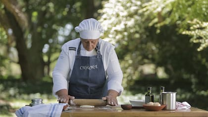 En el nuevo libro de Catapulta, la cocinera cuenta su historia y revela sus secretos para hacer las empanadas más ricas.