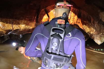 En el operativo de ayer se consiguió rescatar a cuatro de los niños que estaban atrapados en una cueva, en Tailandia