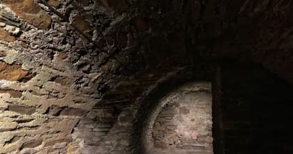 En el oscuro sótano abovedado bajo la Real Casa de la Moneda se aquilataban los primeros táleros