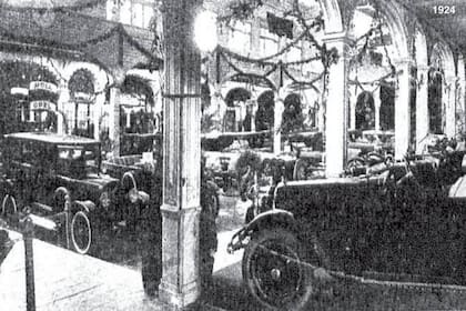 En el Pabellón de las Rosas se realizaba cada año el Salón del Automóvil