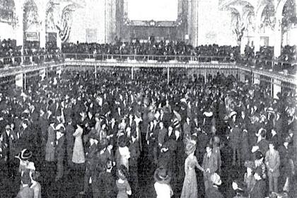 En el Pabellón de las Rosas se realizaban todo tipo de bailes, entre los que se destacaban los de carnaval y los de la primavera