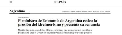 En El País (España) destacaron que el ex ministro de Economía cedió ante la presión del kirchnerismo