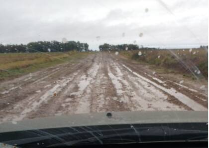En el partido de General Guido, provincia de Buenos Aires, hay 600 kilómetros de caminos rurales que se debería mantener con la tasa vial, pero los productores advierten que el estado municipal no lo hace