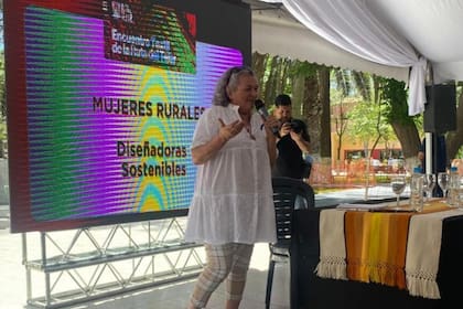 En el pasado fue socia de Roberto Piazza y hoy busca empoderar a la mujer del campo a través de la alta costura