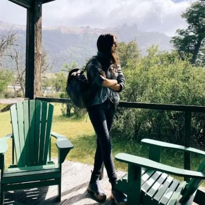 En el pasado, la familia festejó uno de sus cumpleaños con una comida en el porche de madera con vista a la montaña