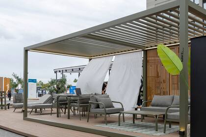 En el paseo de compras se encuentra MIKE Box, un concepto modular que permite crear espacios con medidas personalizados.