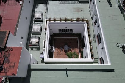 En el patio abierto de la casona había una caja fuerte cuando comenzó la remodelación.