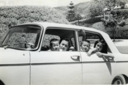 En el Peugeot 504 de su madre.