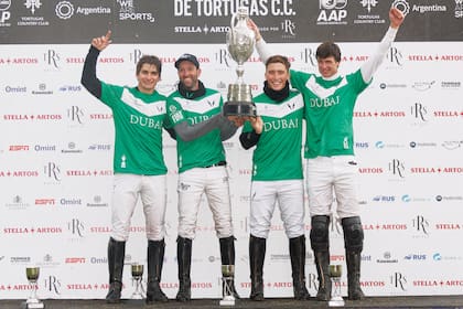 En el podio. Camilo Castagnola, Polito Pieres, Barto Castagnola y Nachi Du Plessis.