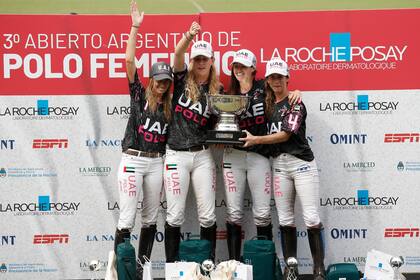 En el podio: el equipo capitaneado por Lía Salvo celebra en Palermo