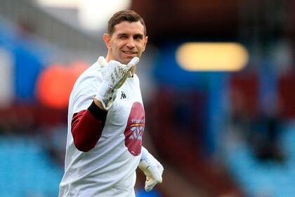 En el precalentamiento, antes del derrumbe de Aston Villa, que Martínez no pudo evitar