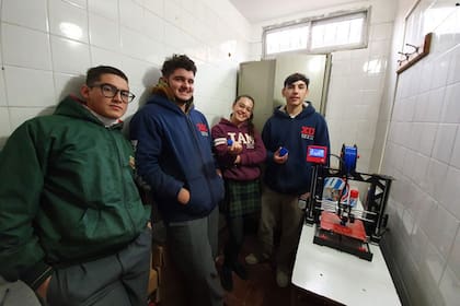 En el programa implementado en las escuelas agrotécnicas la impresión 3D se utiliza para diseñar y fabricar las piezas a medida que se requieren para diversos proyectos planteados en el aula